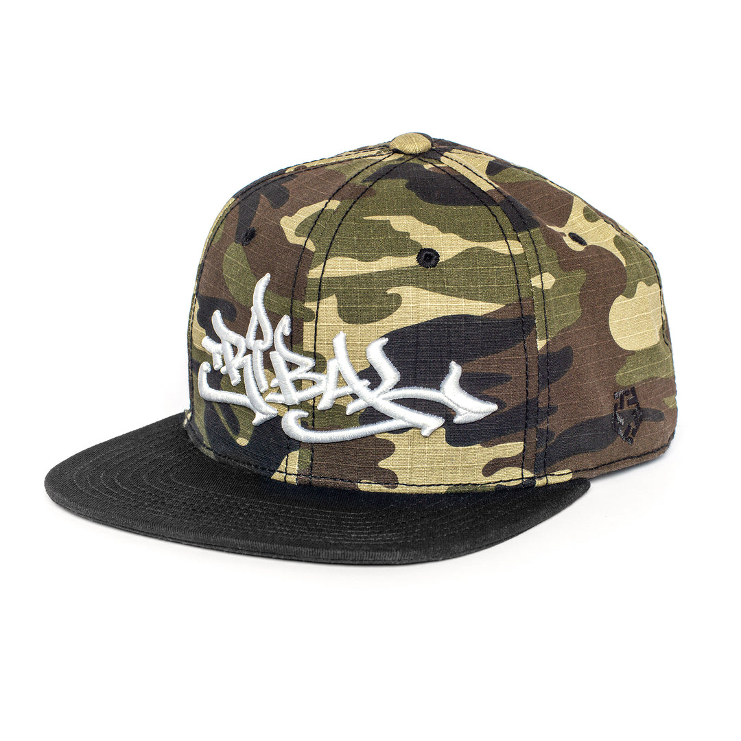 Gorra snapback con logotipo clásico tribal